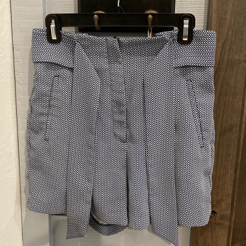 H&M High Waist Zigzag Patterned Shorts size 8